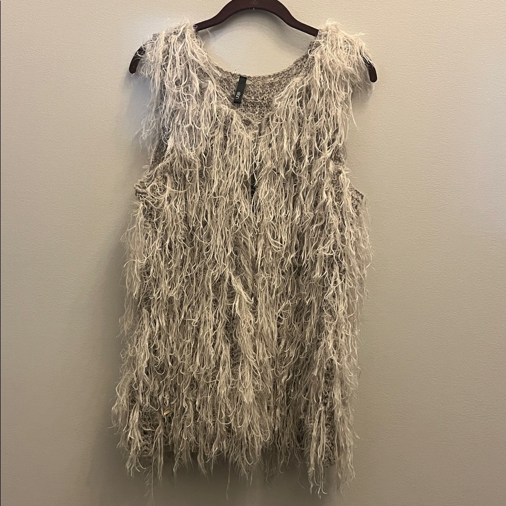 Elan Beige Cream Vest Textured Knit Shag Sweater Trendy Long Boho Scandi